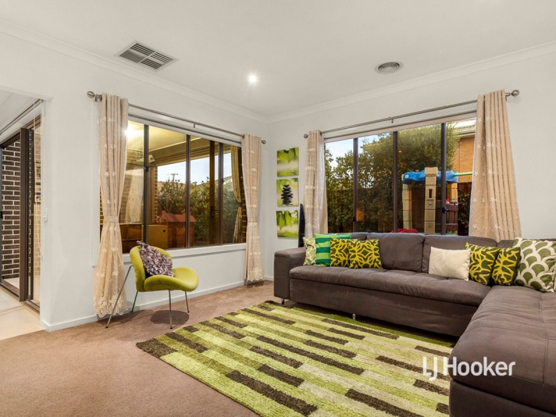 37 Fongeo Drive, Point Cook VIC 3030