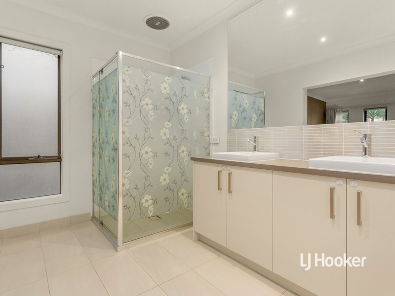 37 Fongeo Drive, Point Cook VIC 3030