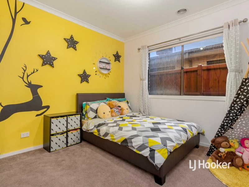 37 Fongeo Drive, Point Cook VIC 3030