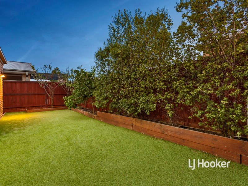 37 Fongeo Drive, Point Cook VIC 3030