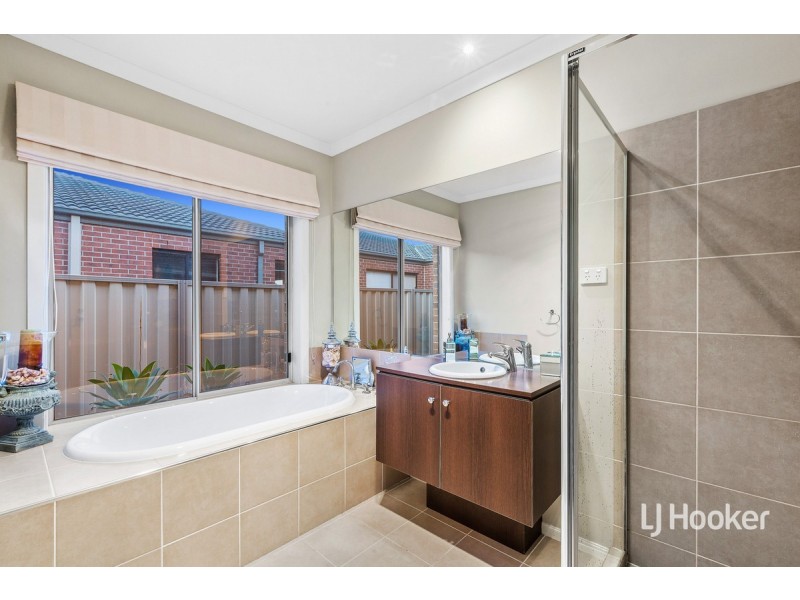 90 Rowland Drive, Point Cook VIC 3030