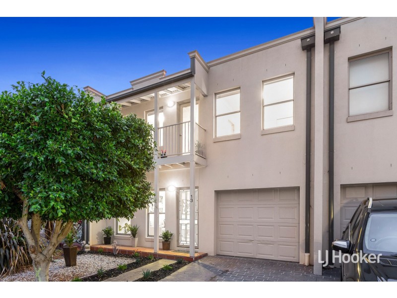 13/14 Mickleton Grove, Point Cook VIC 3030