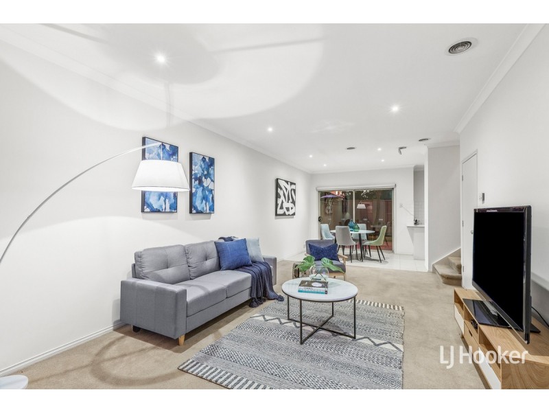 13/14 Mickleton Grove, Point Cook VIC 3030