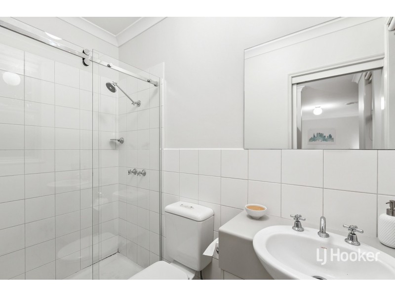13/14 Mickleton Grove, Point Cook VIC 3030
