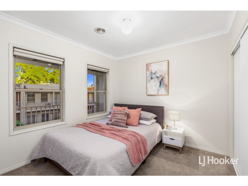 13/14 Mickleton Grove, Point Cook VIC 3030