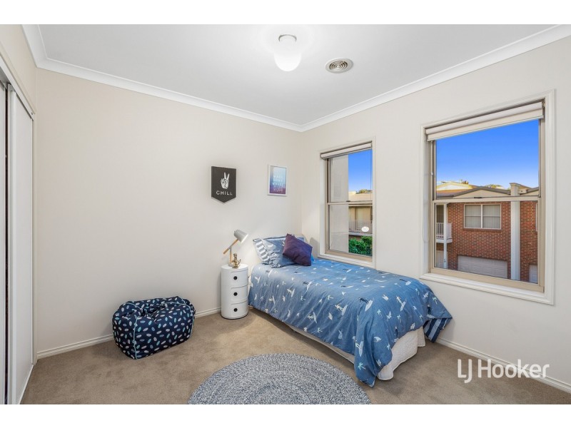 13/14 Mickleton Grove, Point Cook VIC 3030