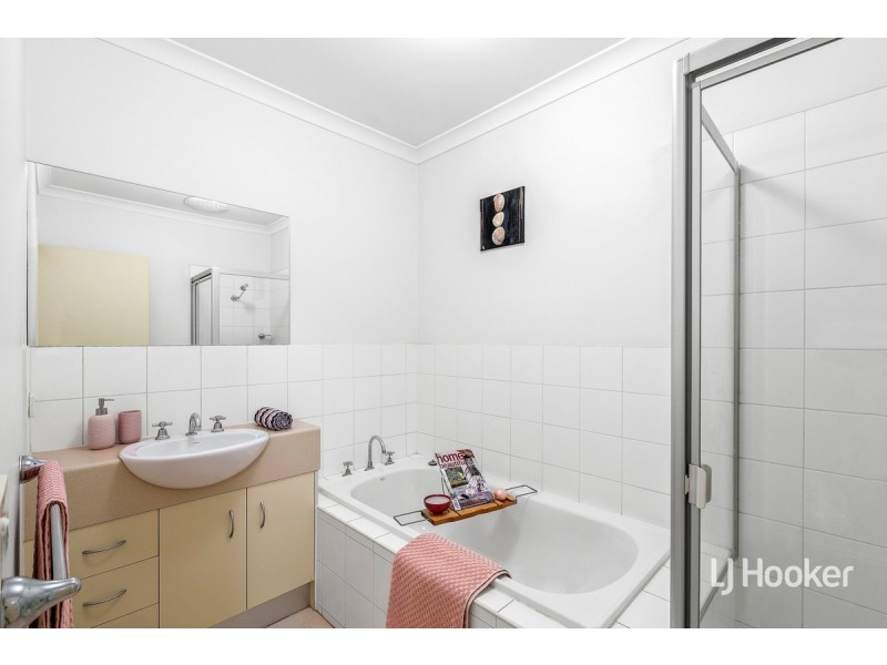 13/14 Mickleton Grove, Point Cook VIC 3030