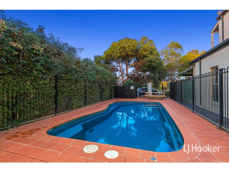 13/14 Mickleton Grove, Point Cook VIC 3030