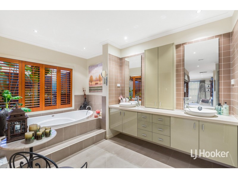 4 Lincolnheath Boulevard, Point Cook VIC 3030