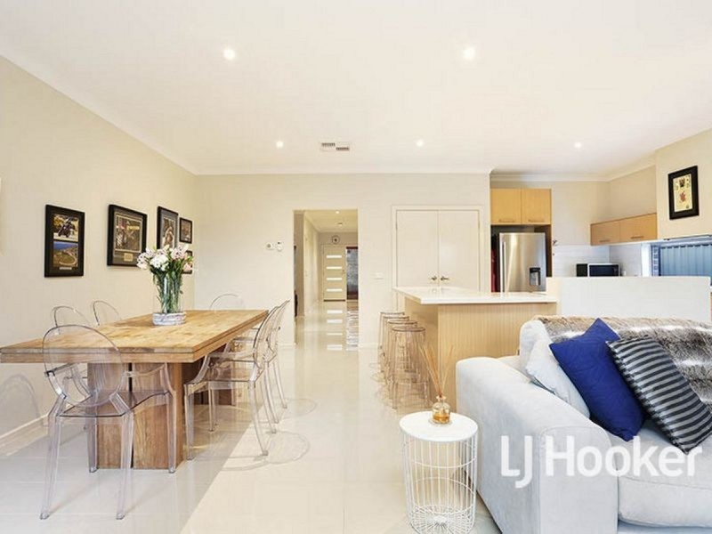 8 Regal Road, Point Cook VIC 3030