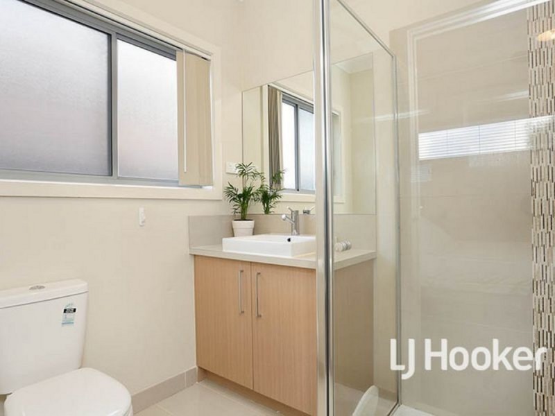 8 Regal Road, Point Cook VIC 3030