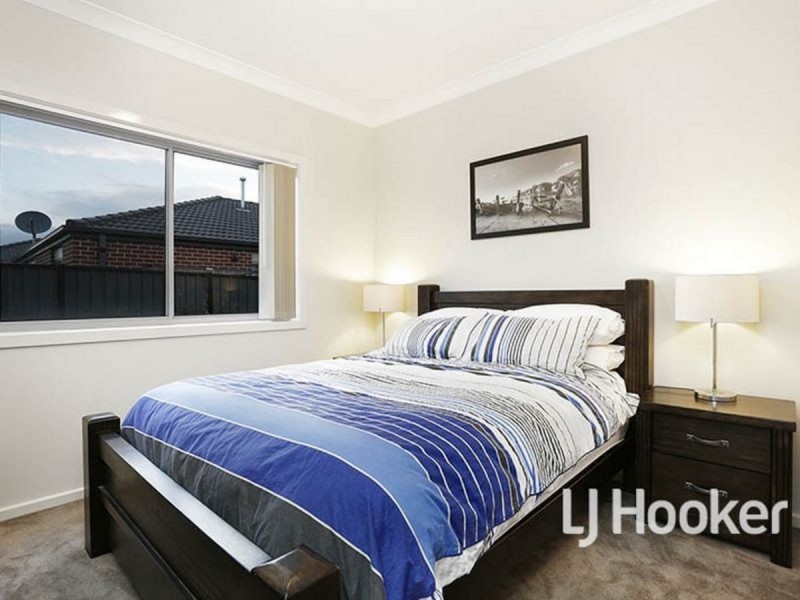 8 Regal Road, Point Cook VIC 3030