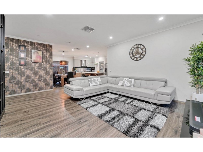 8 Garry Drive, Tarneit VIC 3029