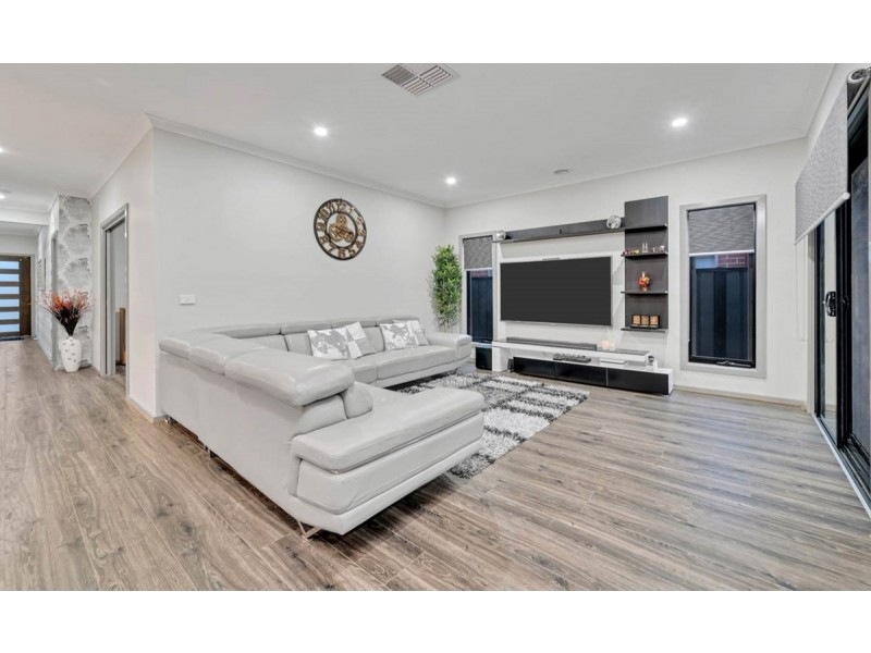 8 Garry Drive, Tarneit VIC 3029