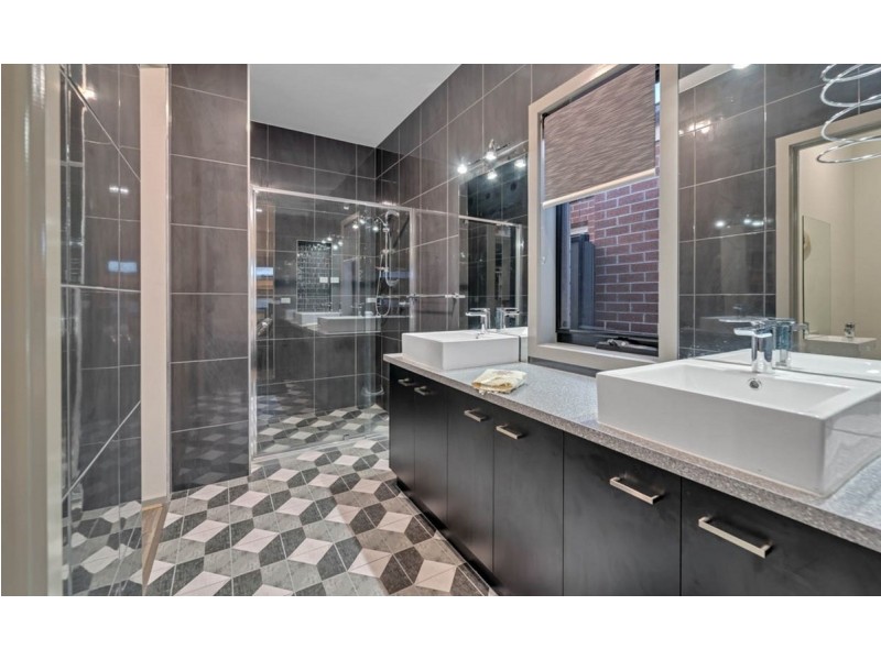 8 Garry Drive, Tarneit VIC 3029