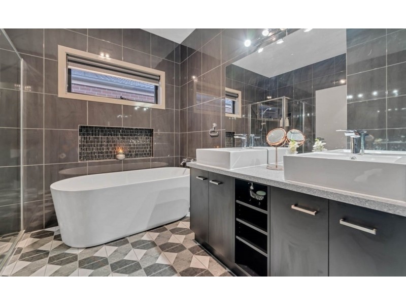 8 Garry Drive, Tarneit VIC 3029