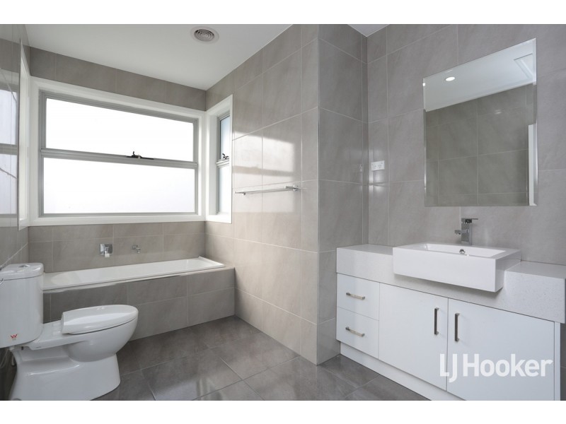 31 Hemsley Promenade, Point Cook VIC 3030