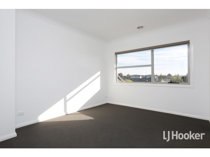 1/29 La Rochelle Boulevard, Point Cook VIC 3030