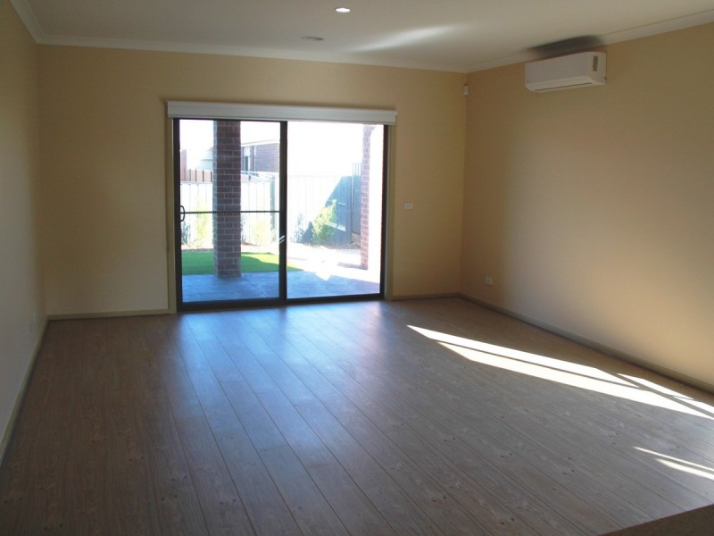 28 Terrene Terrace, Point Cook VIC 3030