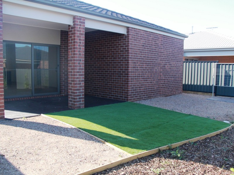 28 Terrene Terrace, Point Cook VIC 3030