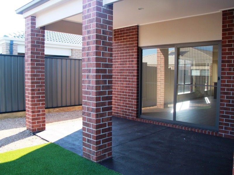 28 Terrene Terrace, Point Cook VIC 3030