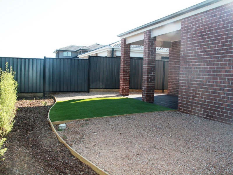 28 Terrene Terrace, Point Cook VIC 3030