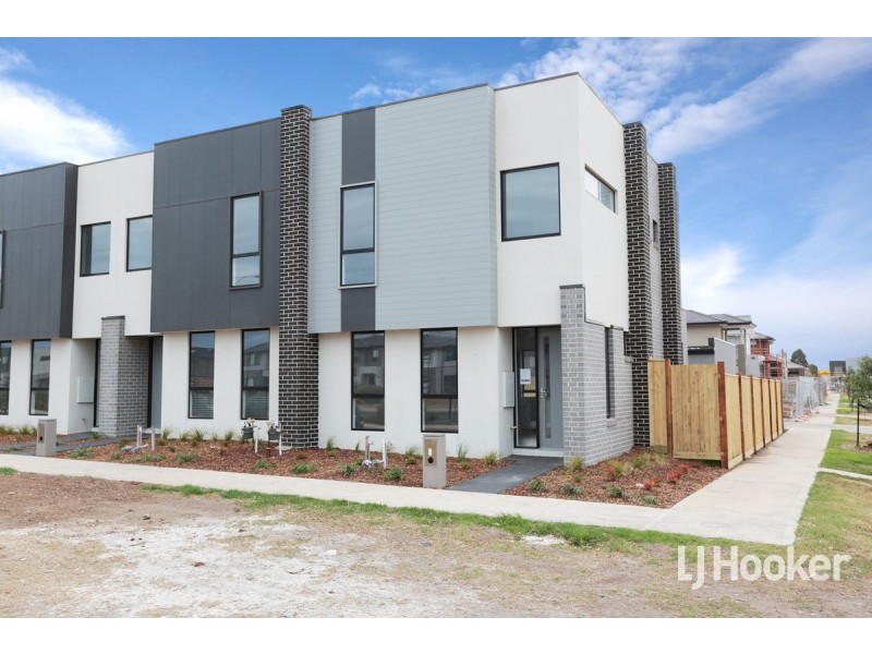 17 Rosario Walk, Point Cook VIC 3030