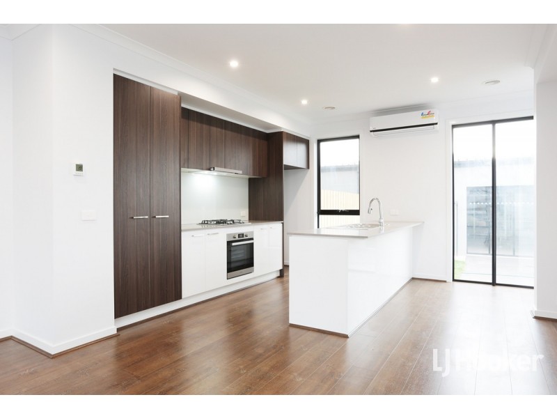 17 Rosario Walk, Point Cook VIC 3030