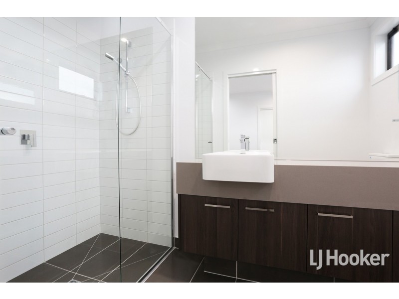 17 Rosario Walk, Point Cook VIC 3030
