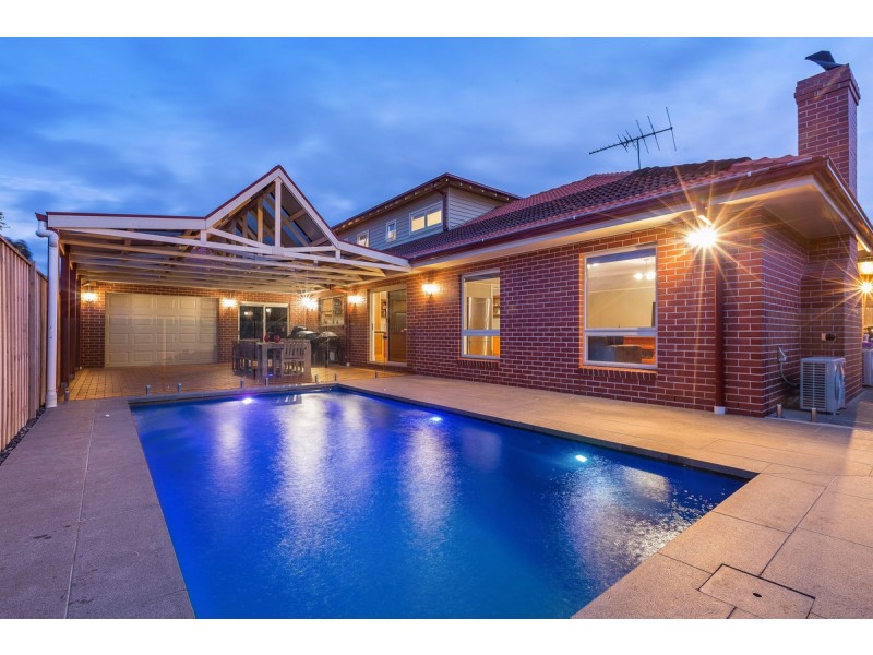 18 Snowbush Terrace, Point Cook VIC 3030