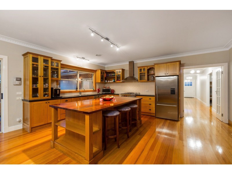 18 Snowbush Terrace, Point Cook VIC 3030