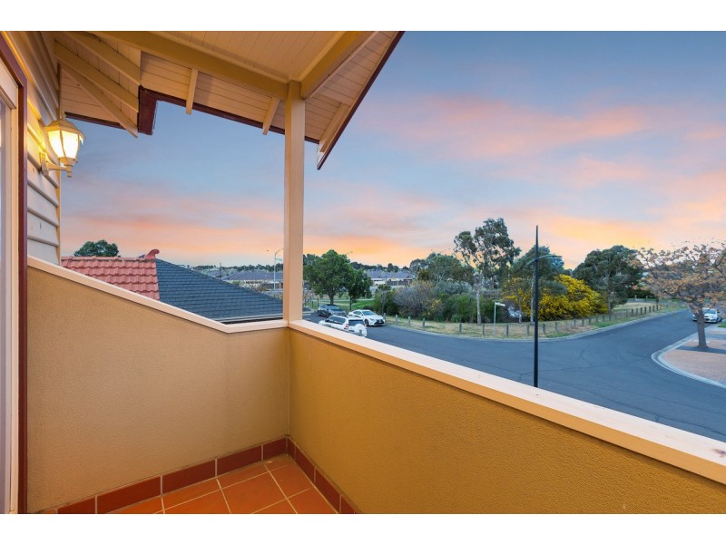 18 Snowbush Terrace, Point Cook VIC 3030