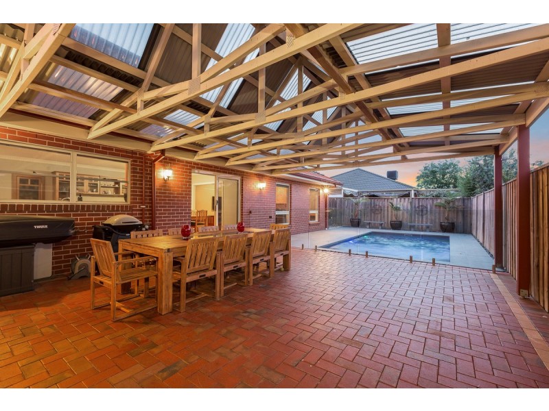 18 Snowbush Terrace, Point Cook VIC 3030