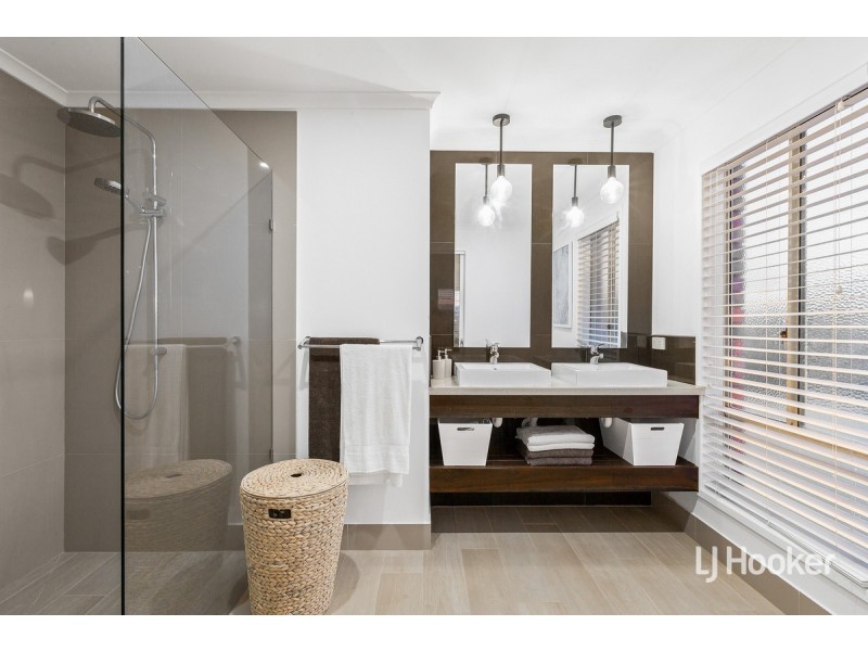 10 Washington Place, Point Cook VIC 3030