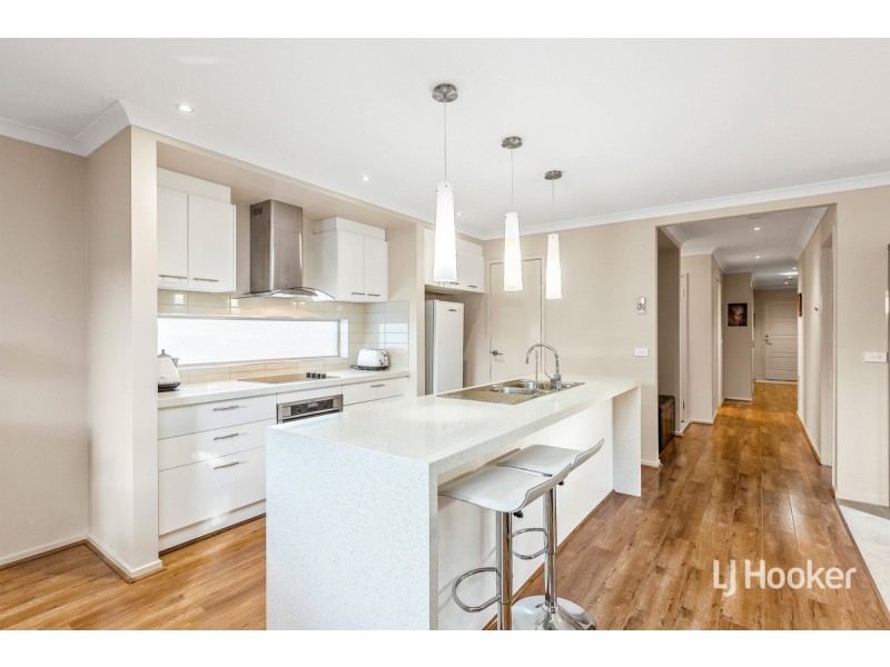 12 Vesta Crescent, Point Cook VIC 3030