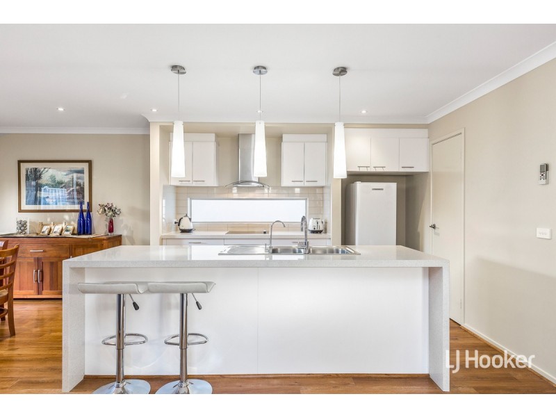 12 Vesta Crescent, Point Cook VIC 3030