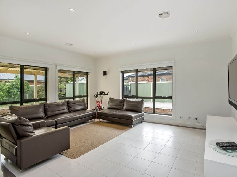 83 Glastonbury Circuit, Point Cook VIC 3030