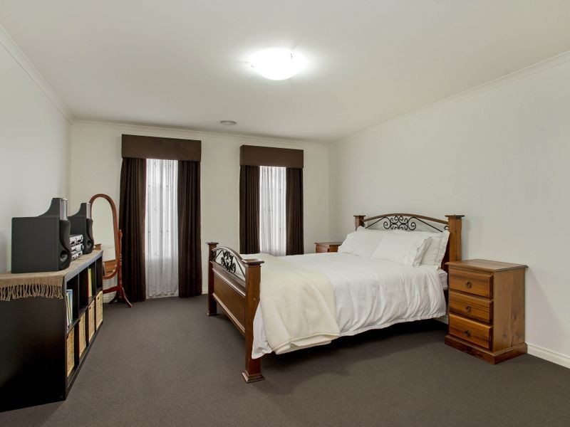 83 Glastonbury Circuit, Point Cook VIC 3030