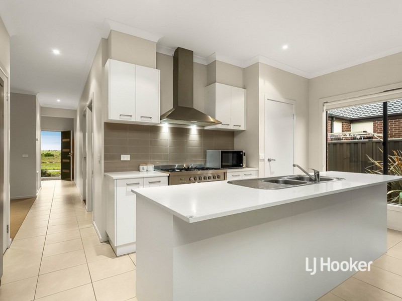 36 Bregman Esplanade, Wyndham Vale VIC 3024