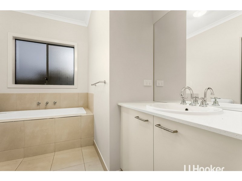 36 Bregman Esplanade, Wyndham Vale VIC 3024