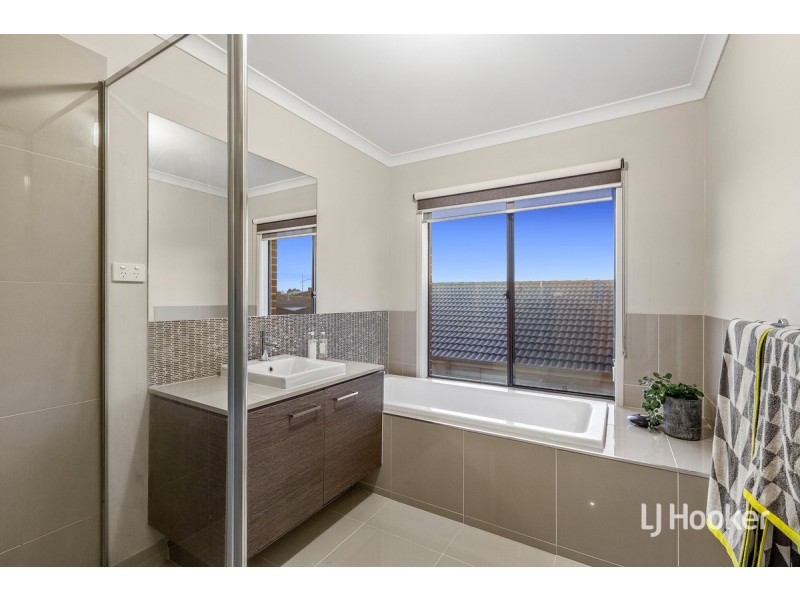 243 Saltwater Promenade, Point Cook VIC 3030