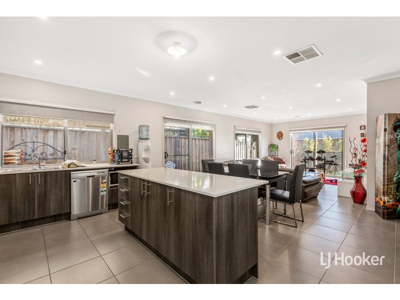 72 Hargrave Avenue, Point Cook VIC 3030