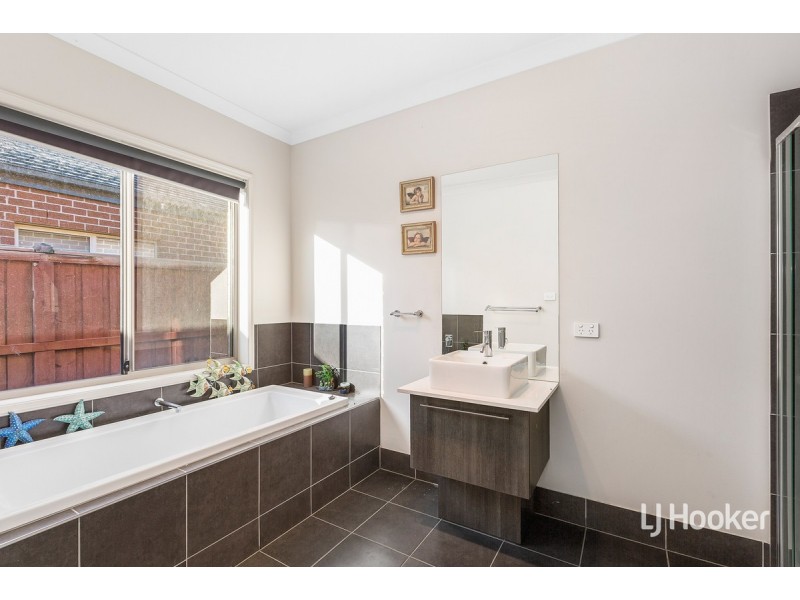 72 Hargrave Avenue, Point Cook VIC 3030