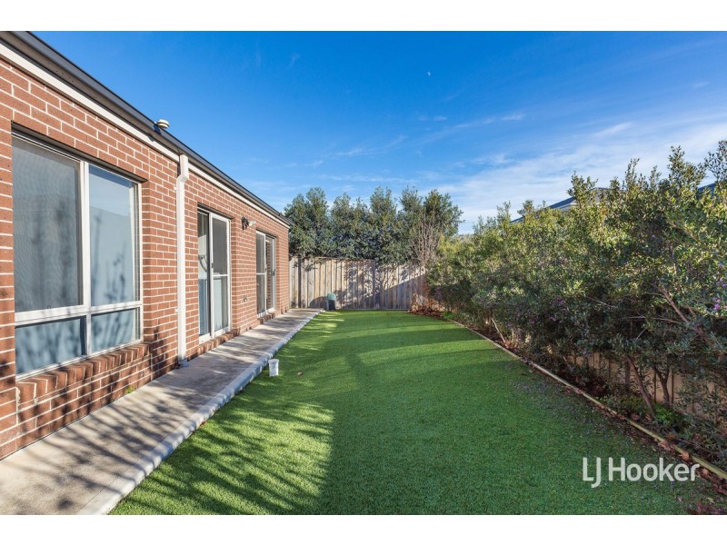 72 Hargrave Avenue, Point Cook VIC 3030