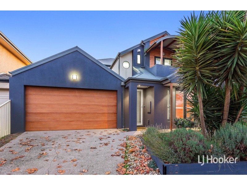 98 Lennon Boulevard, Point Cook VIC 3030