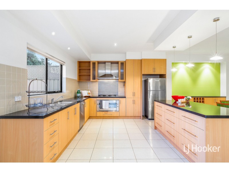 98 Lennon Boulevard, Point Cook VIC 3030
