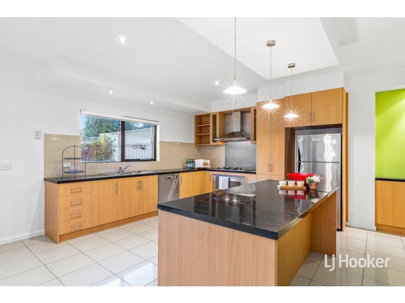 98 Lennon Boulevard, Point Cook VIC 3030