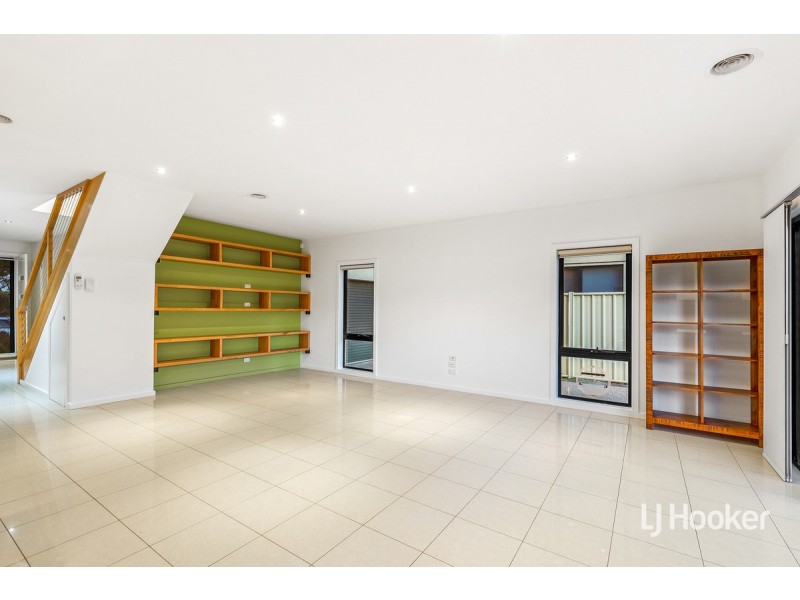 98 Lennon Boulevard, Point Cook VIC 3030