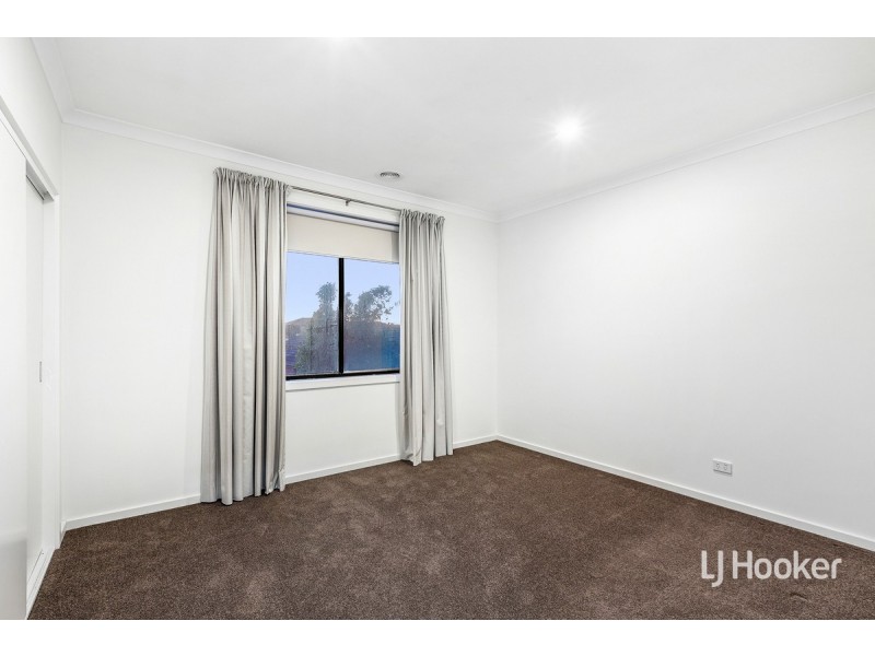 98 Lennon Boulevard, Point Cook VIC 3030