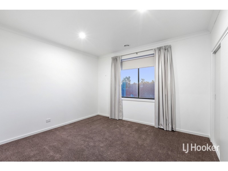 98 Lennon Boulevard, Point Cook VIC 3030